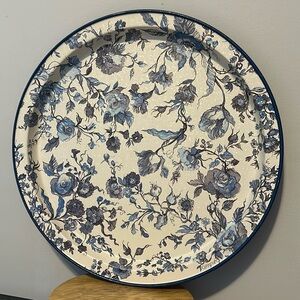 Potpourri Press Round Metal Blue Floral Windsor Tray